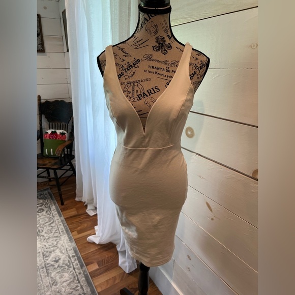 Lulu’s Elegant White Sleeveless Dress, size small, bodycon, summer, hot, EUC - Picture 1 of 7